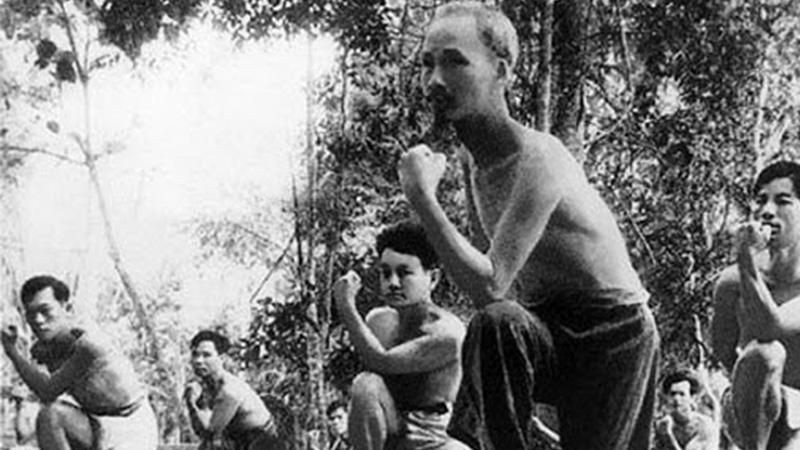Bản thân Bác Hồ cũng luyện tập thể dục mỗi ngày